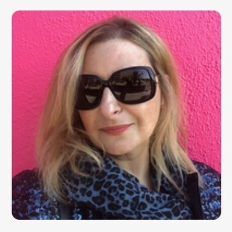 Emily burg aka the startup artist headshot