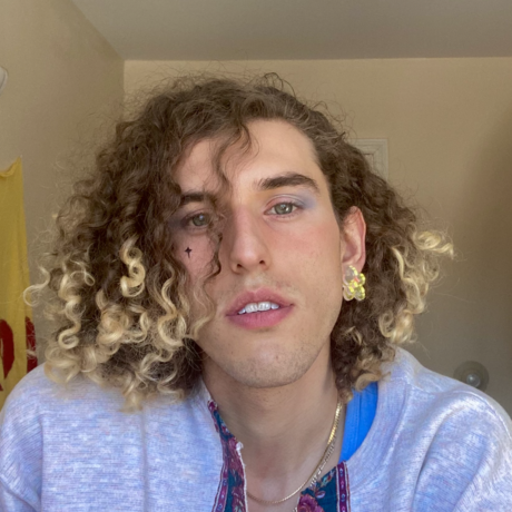 Gwen headshot pinkblue