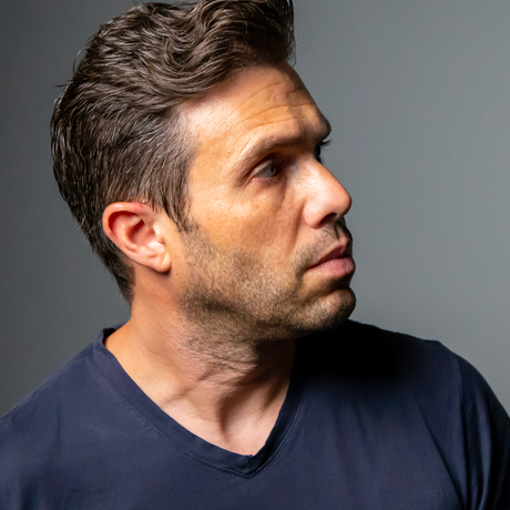 Graham headshot 6 color