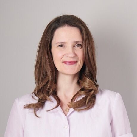 202205 memademay5550 headshot