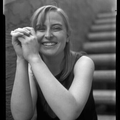 Laura headshot bydan