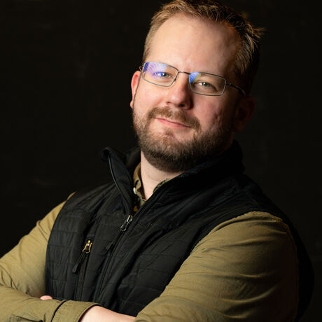 Hashtagmke headshots 37 derek hansen edited 2667x4000