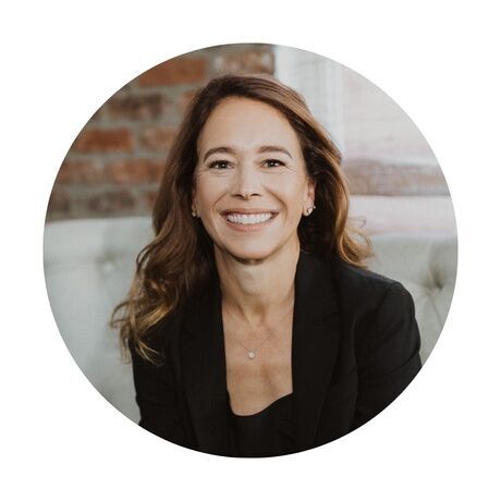 Ali round headshot  1 