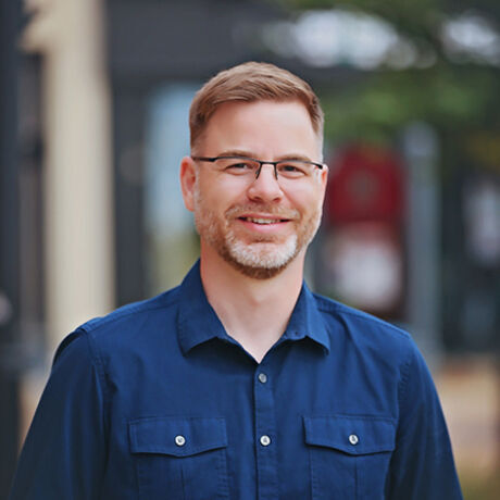 Rmcfall headshot 2019 low