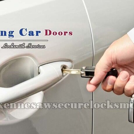 Kennesaw locksmith opening car doors
