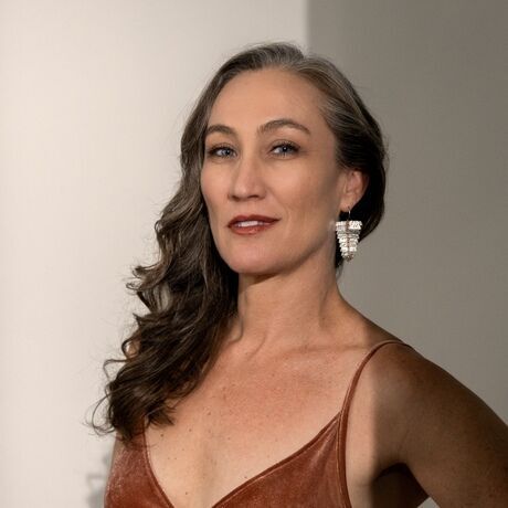 Hollie hardy headshot 2 cropped rgb