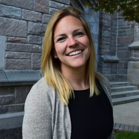 Chelsea hennessy headshot