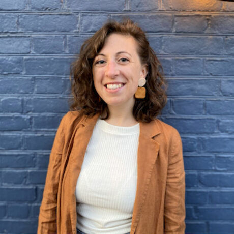 Square zoe profile pic 01